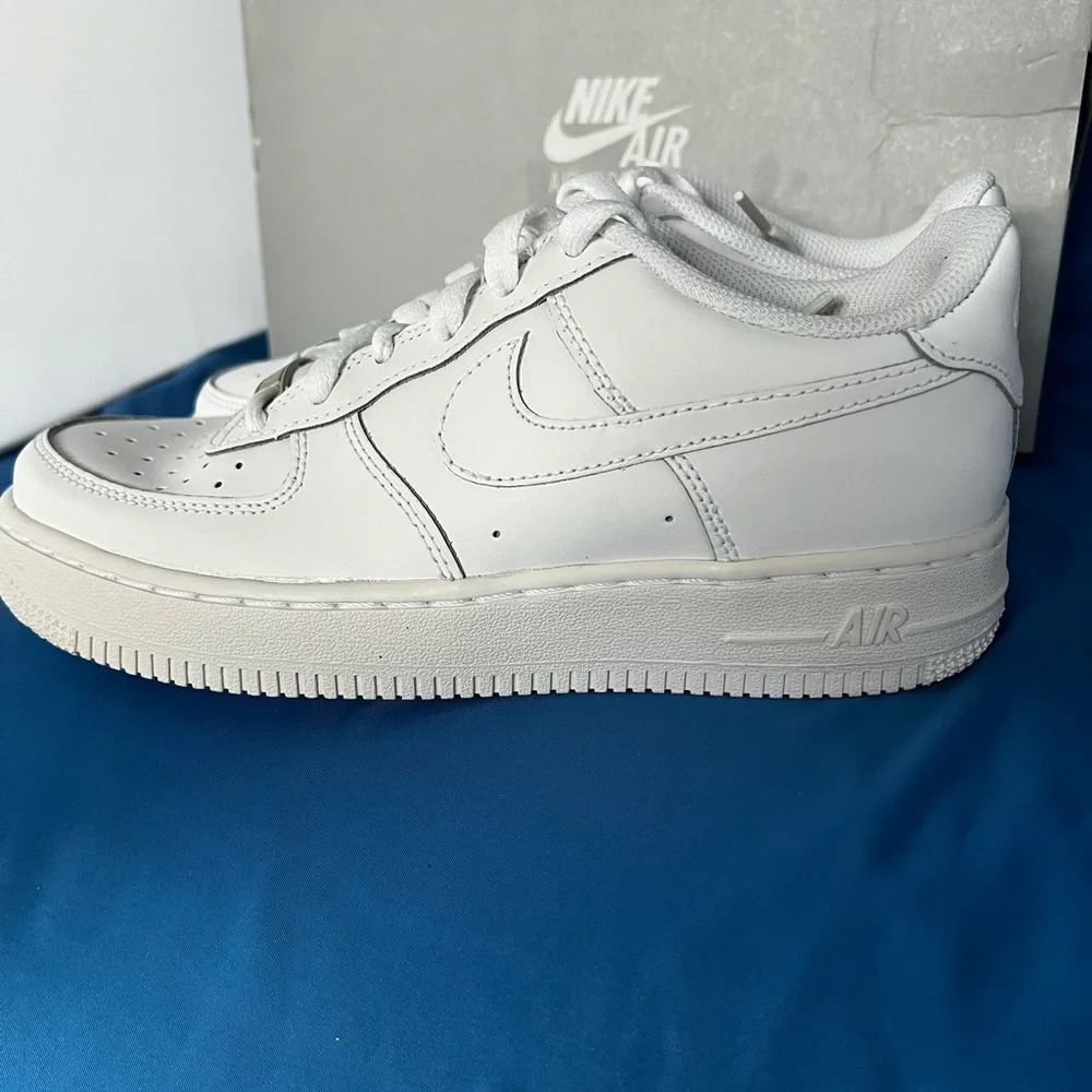 Nike Air Force 1 White Boys Sneakers SAME DAY SHIPPING - Picture 4 of 5